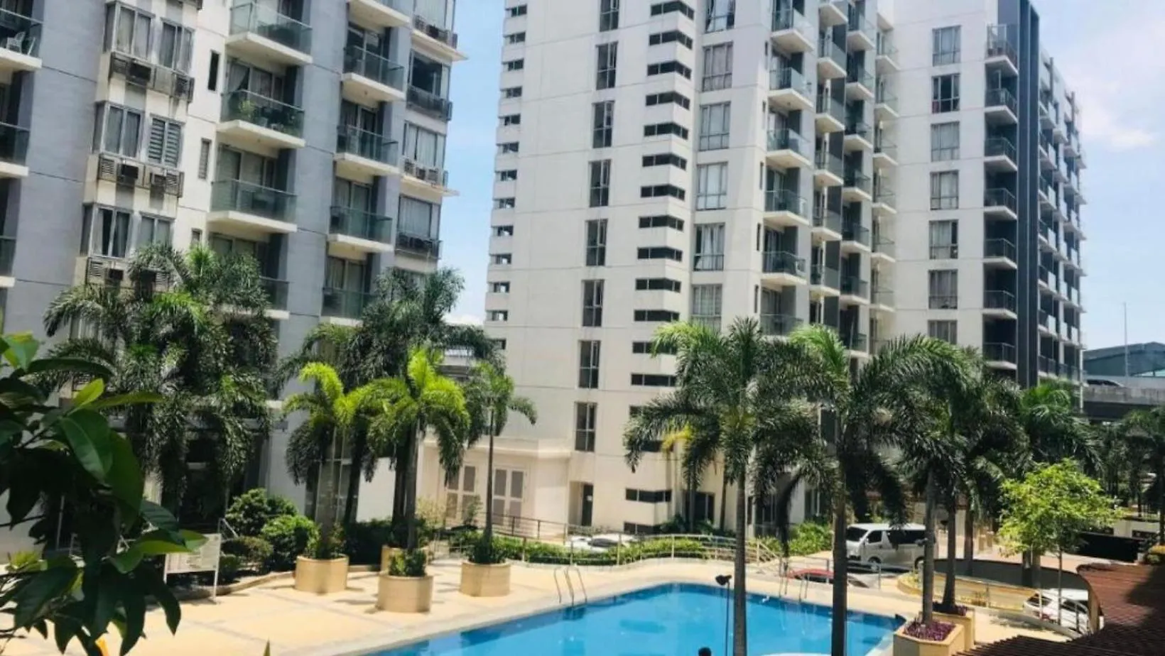 Apartment One Palm Tree Villas Condominium - Studio 2H With Balcony - Across Terminal 3 Airport Manila