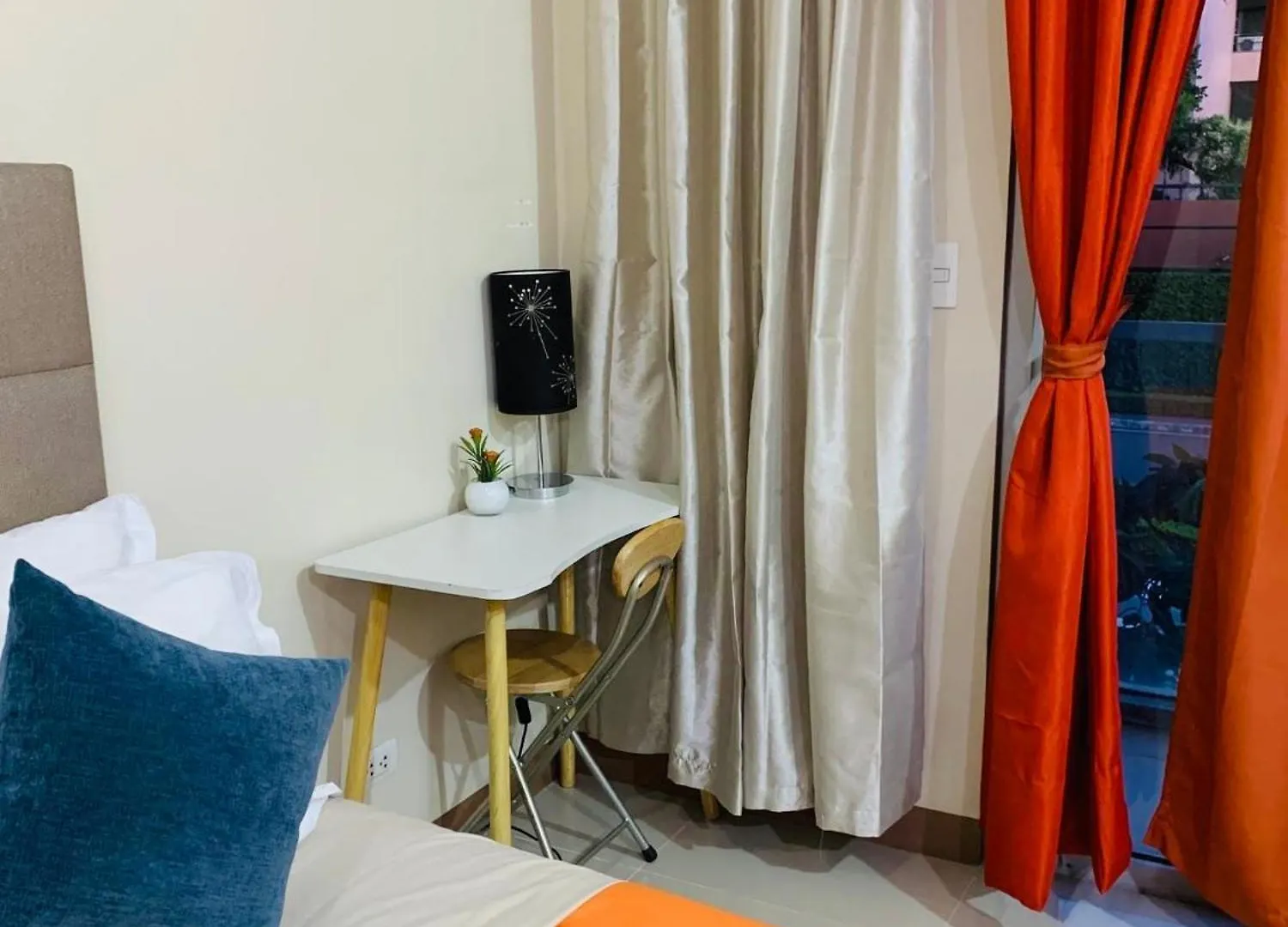 One Palm Tree Villas Condominium - Studio 2H With Balcony - Across Terminal 3 Airport Manila Apartment