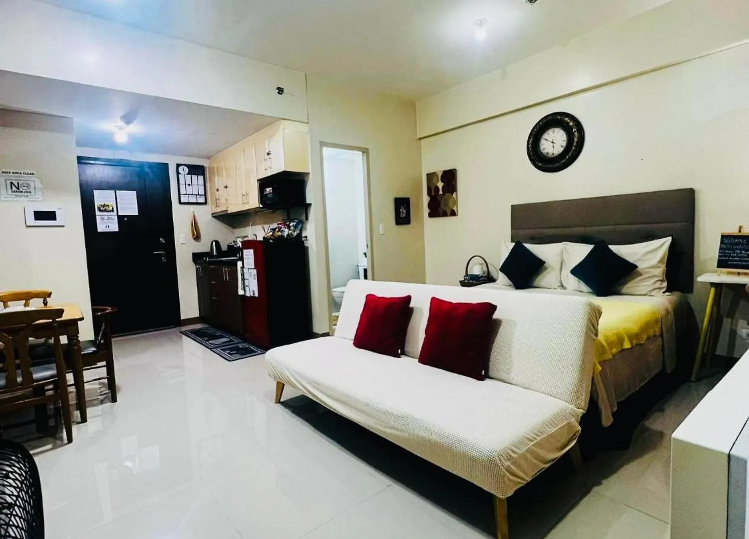 One Palm Tree Villas Condominium - Studio 2H With Balcony - Across Terminal 3 Airport Manila 0*,  Philippines