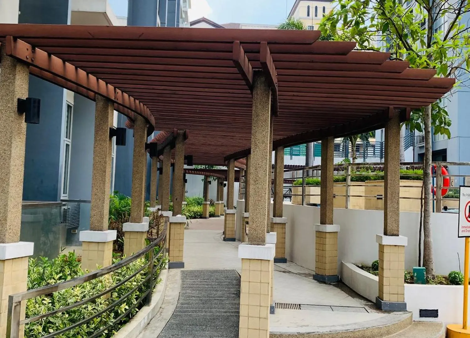 One Palm Tree Villas Condominium - Studio 2H With Balcony - Across Terminal 3 Airport Manila